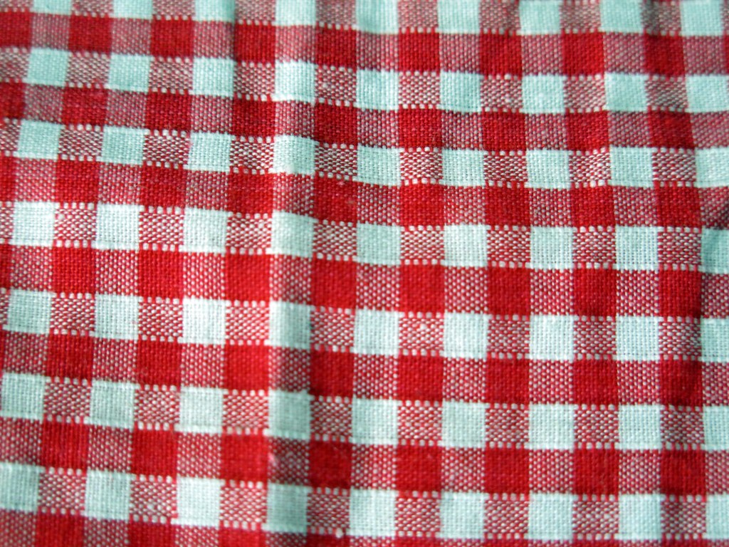 Nappe à carreaux blanc et rouge