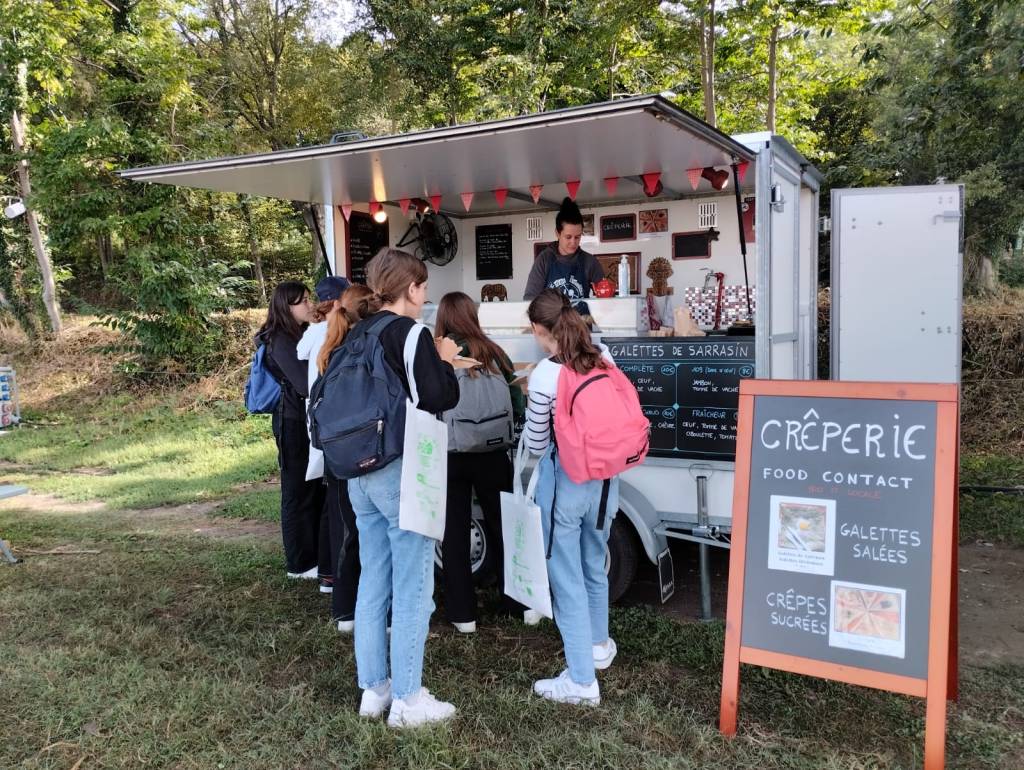 Remorque Food Truck Crêpes sur un salon en Drôme