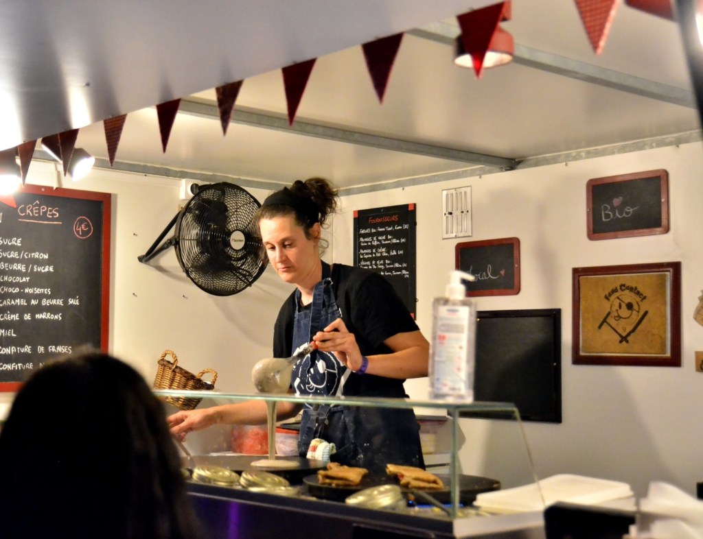 Réalisation de galettes bretonnes lors du Funky Freaky Festival